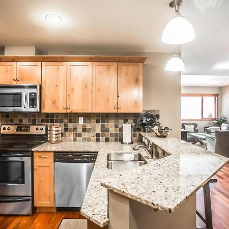 The Lookout - Top Floor Corner Unit With Stunning Views Villa Canmore Kültér fotó