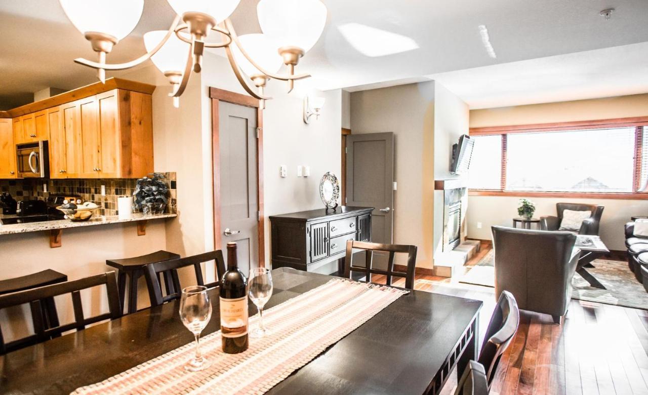 The Lookout - Top Floor Corner Unit With Stunning Views Villa Canmore Kültér fotó