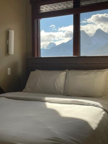 The Lookout - Top Floor Corner Unit With Stunning Views Villa Canmore Kültér fotó