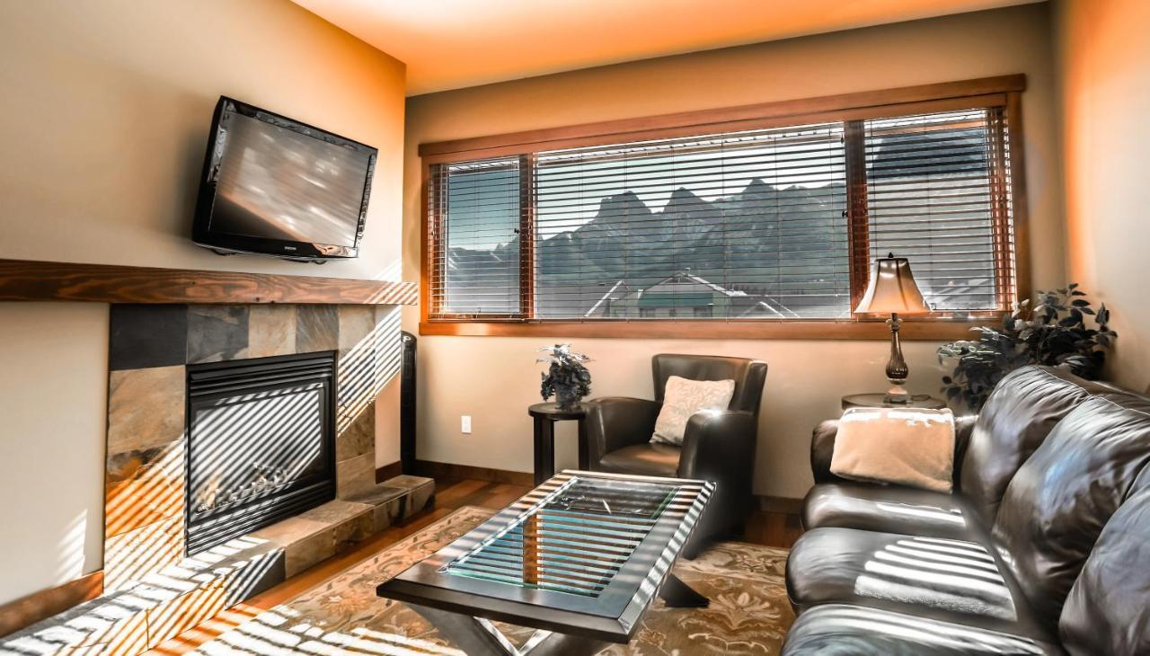 The Lookout - Top Floor Corner Unit With Stunning Views Villa Canmore Kültér fotó