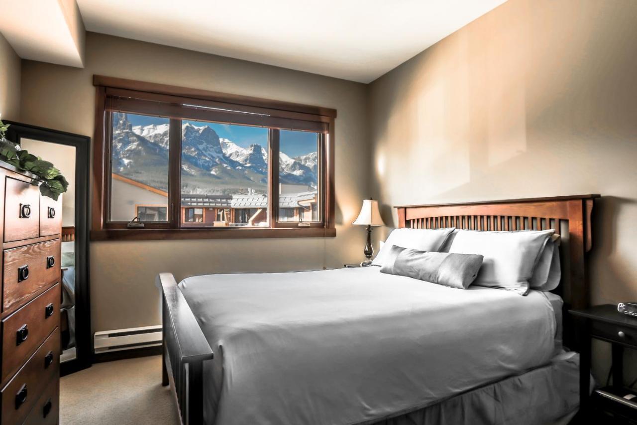 The Lookout - Top Floor Corner Unit With Stunning Views Villa Canmore Kültér fotó