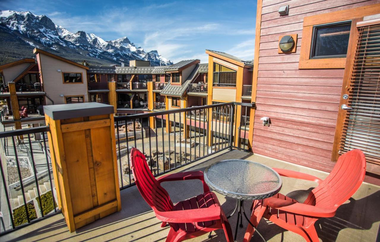 The Lookout - Top Floor Corner Unit With Stunning Views Villa Canmore Kültér fotó
